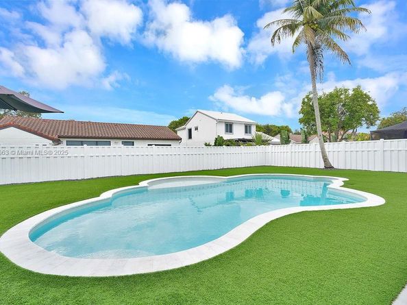 10746 Charleston Pl, Cooper City FL 33026
