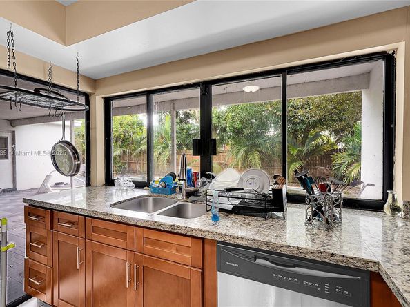 7916 Miramar Pkwy, Miramar FL 33023