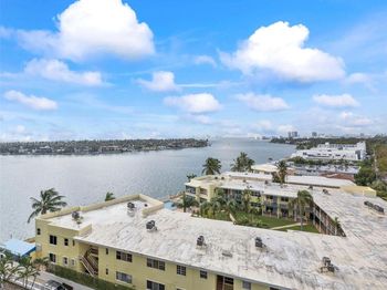 900 Bay Dr
