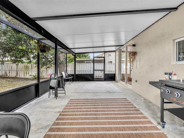 2927 Bogota Ave, Cooper City FL 33026