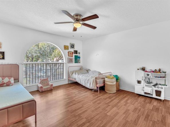 2927 Bogota Ave, Cooper City FL 33026