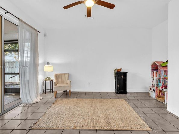 2927 Bogota Ave, Cooper City FL 33026