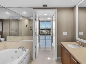 50 Biscayne Blvd 4208, Miami FL 33132