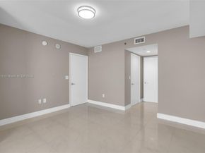 50 Biscayne Blvd 4208, Miami FL 33132