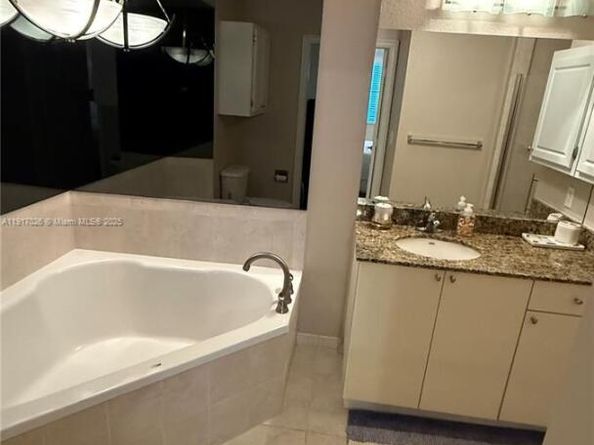 1830 Radius Dr 1105, Hollywood FL 33020