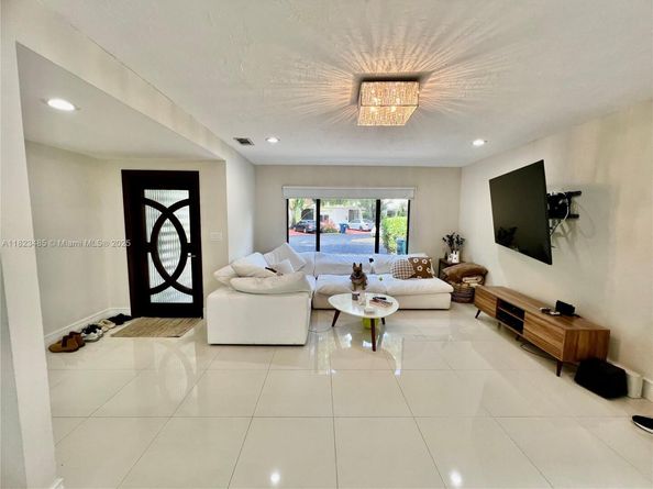 7643 SW 102nd Pl, Miami FL 33173