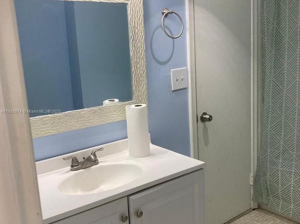 3703 NE 166th St 905, North Miami Beach FL 33160