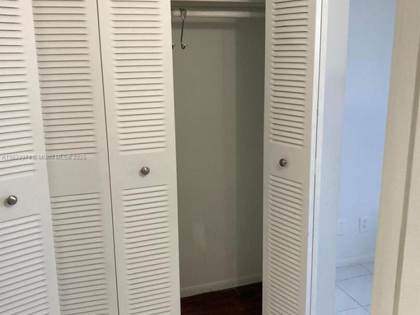 3703 NE 166th St 905, North Miami Beach FL 33160