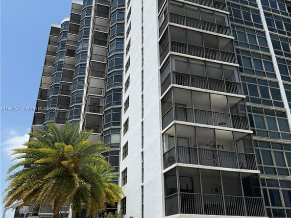 3375 N Country Club Dr 1004, Aventura FL 33180