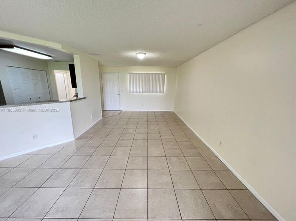 3417 NW 44th St 104, Oakland Park FL 33309