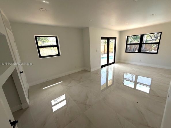 4021 NE 17th Ter, Oakland Park FL 33334