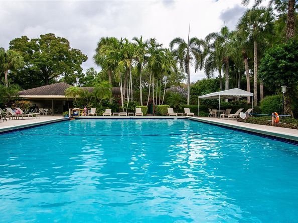 3300 N Palm Aire Dr 305, Pompano Beach FL 33069