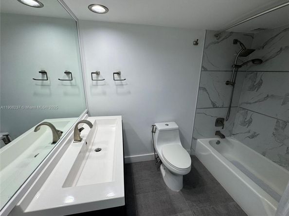 3300 N Palm Aire Dr 305, Pompano Beach FL 33069