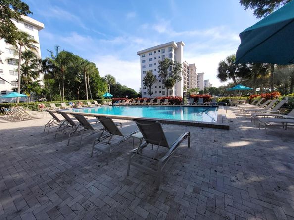 3300 N Palm Aire Dr 305, Pompano Beach FL 33069