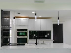 1009 Leisure Ln, Boynton Beach FL 33426