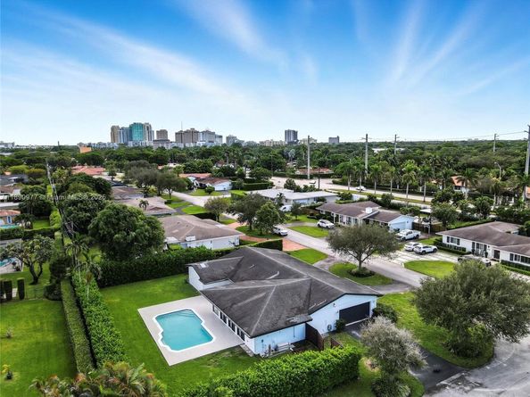 8341 SW 87th Ter, Miami FL 33143