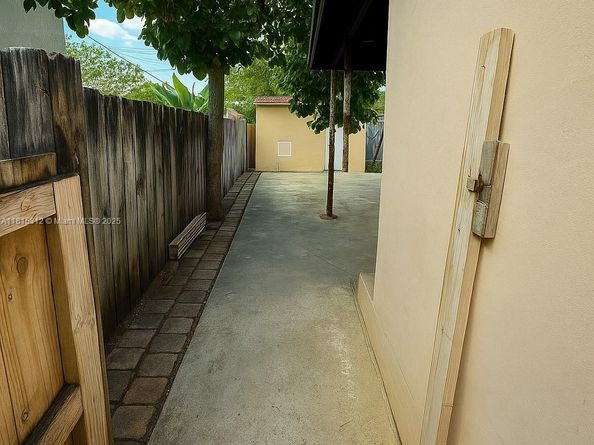 2225 SW 11th Ter, Miami FL 33135