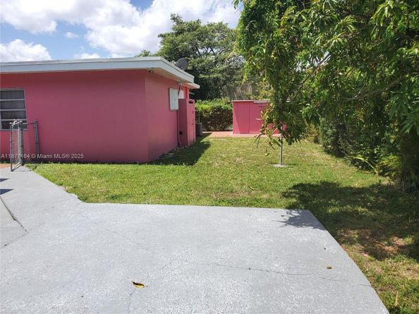 1615 NW 65th St, Miami FL 33147