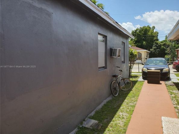 1615 NW 65th St, Miami FL 33147