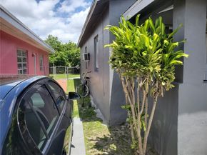 1615 NW 65th St, Miami FL 33147