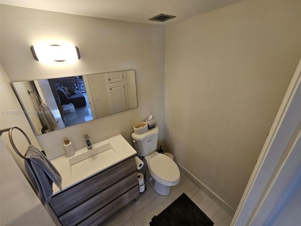 3850 Washington St 704, Hollywood FL 33021