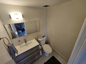 3850 Washington St 704, Hollywood FL 33021