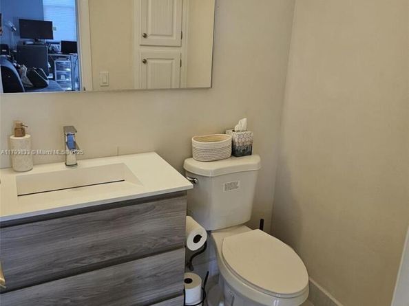 3850 Washington St 704, Hollywood FL 33021