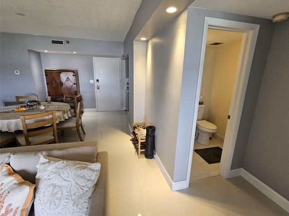 3850 Washington St 704, Hollywood FL 33021