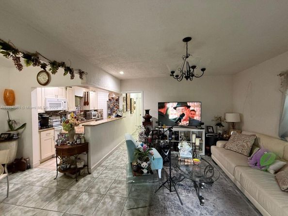 1535 NE 171st St, North Miami Beach FL 33162