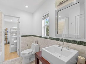 4490 Royal Palm Ave, Miami Beach FL 33140