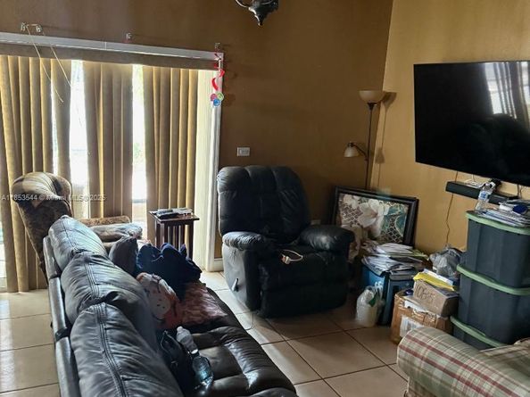 985 NE 146th St, North Miami FL 33161