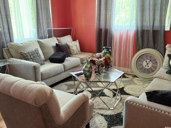 985 NE 146th St, North Miami FL 33161