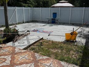 985 NE 146th St, North Miami FL 33161