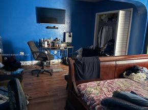 985 NE 146th St, North Miami FL 33161