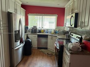 985 NE 146th St, North Miami FL 33161