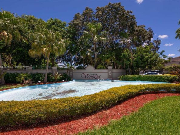 9963 Nob Hill Pl 0, Sunrise FL 33351