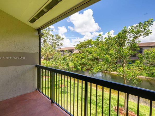 9963 Nob Hill Pl 0, Sunrise FL 33351