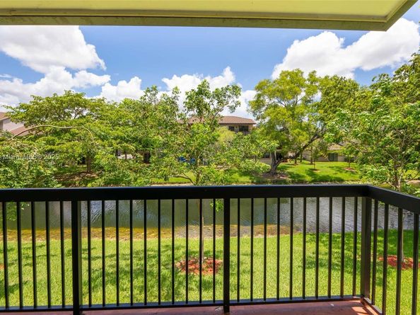 9963 Nob Hill Pl 0, Sunrise FL 33351