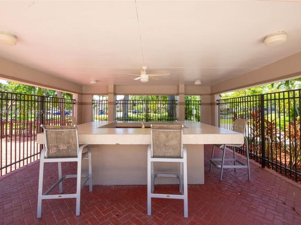 9963 Nob Hill Pl 0, Sunrise FL 33351