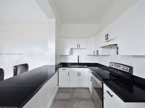 2204 Mckinley St, Hollywood FL 33020