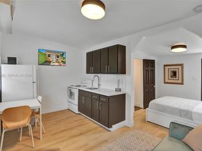 2204 Mckinley St, Hollywood FL 33020