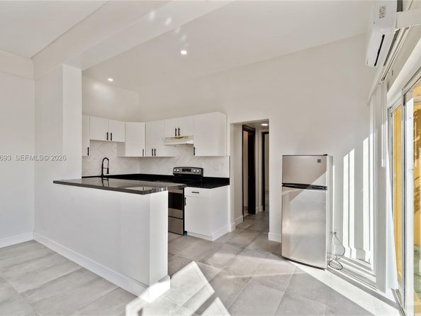 2204 Mckinley St, Hollywood FL 33020
