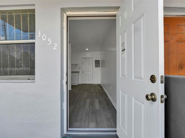 3051 NW 77th St, Miami FL 33147