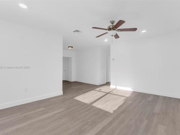 3051 NW 77th St, Miami FL 33147