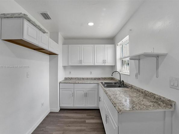 3051 NW 77th St, Miami FL 33147