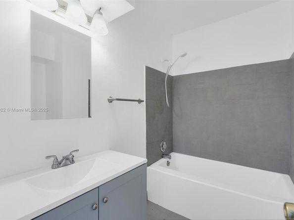 3051 NW 77th St, Miami FL 33147