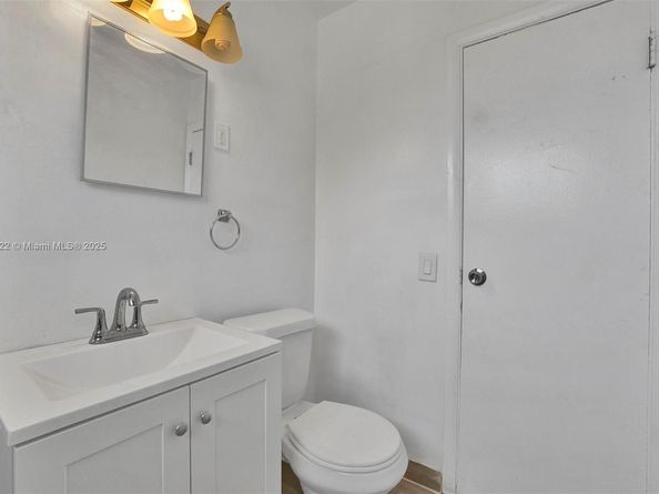 3051 NW 77th St, Miami FL 33147