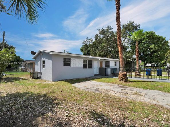 3051 NW 77th St, Miami FL 33147
