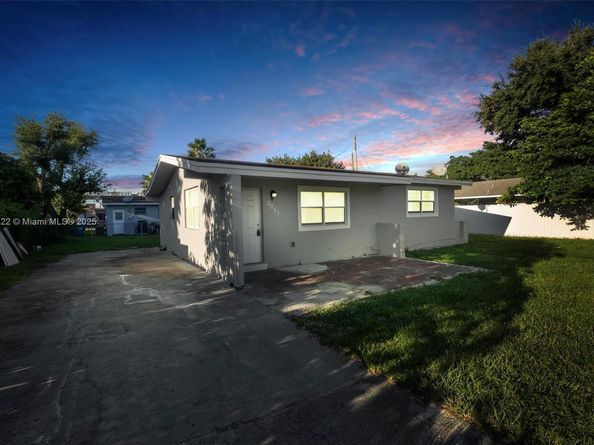 3051 NW 77th St, Miami FL 33147