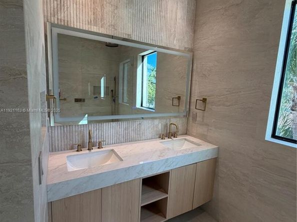 1380 Hollywood Blvd, Hollywood FL 33019